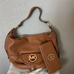 Michael Kors purse Large Soft leather and Matching Wallet